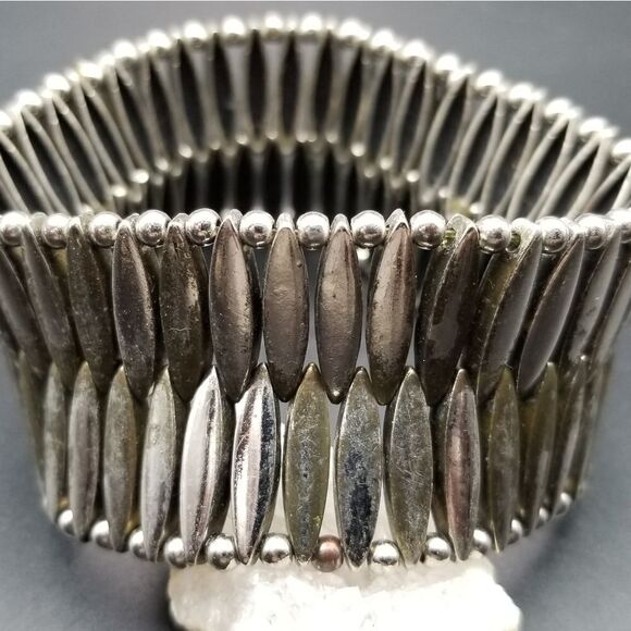 RARE! Silver Spiked Gladiator Gate Bracelet. B414 - Picture 1 of 2